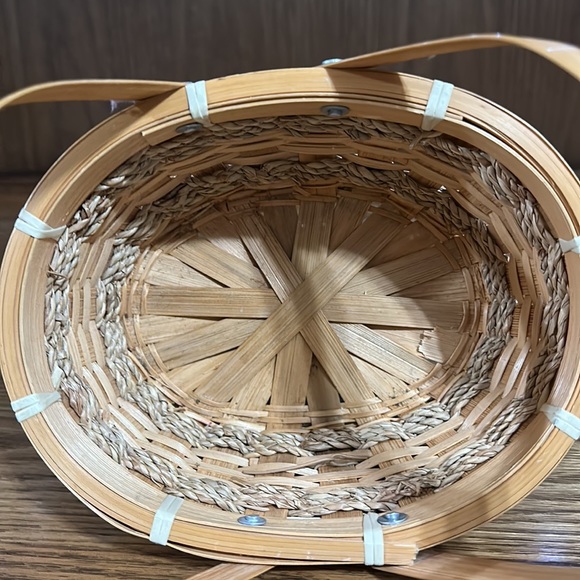 Avon Apple basket, 7.5x6 - Picture 5 of 7